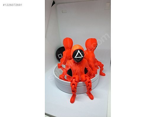 Squid Game Oturan Asker Üçgen
