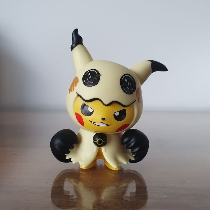 Pokemon Kostümlü Pikachu Biblo ´Mimikyu´
