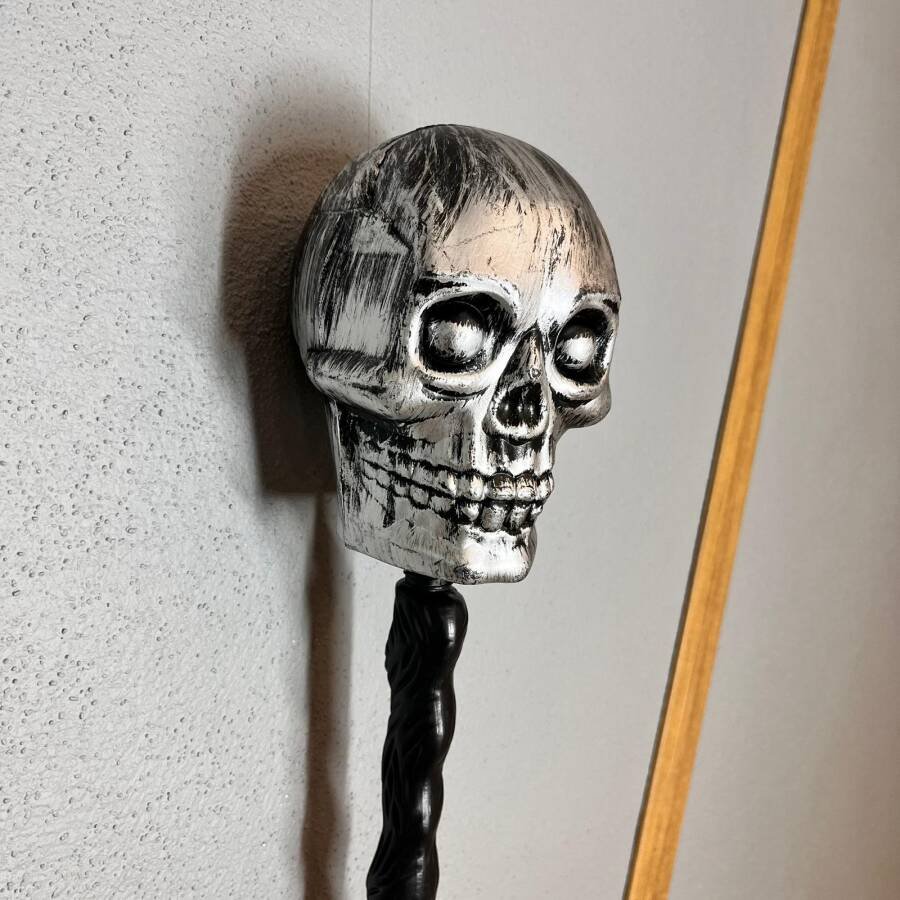 Halloween Aksesuar Kabartmalı Kurukafa Asa 55cm