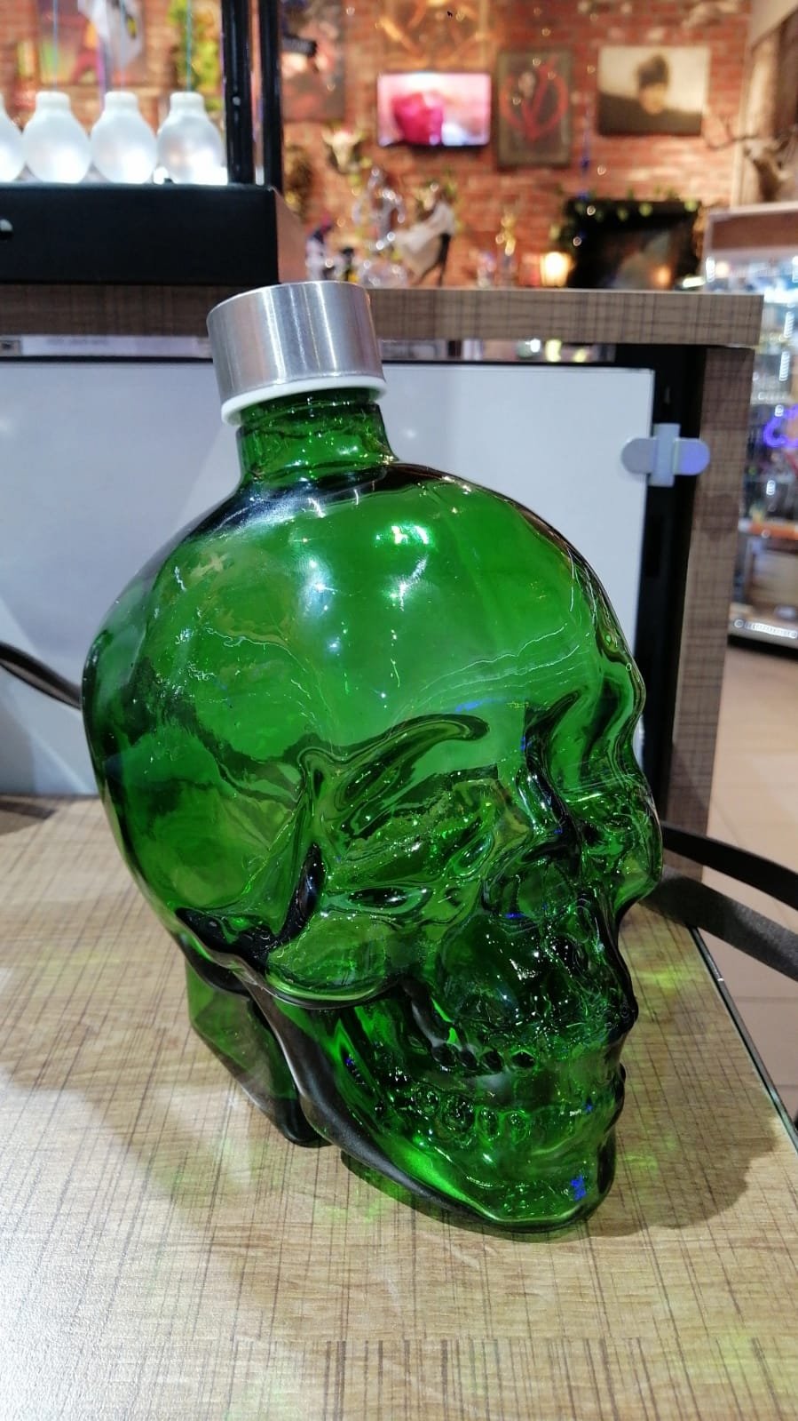 Crystal Head Kurukafa Alkol Şişesi 1Lt - Renkli